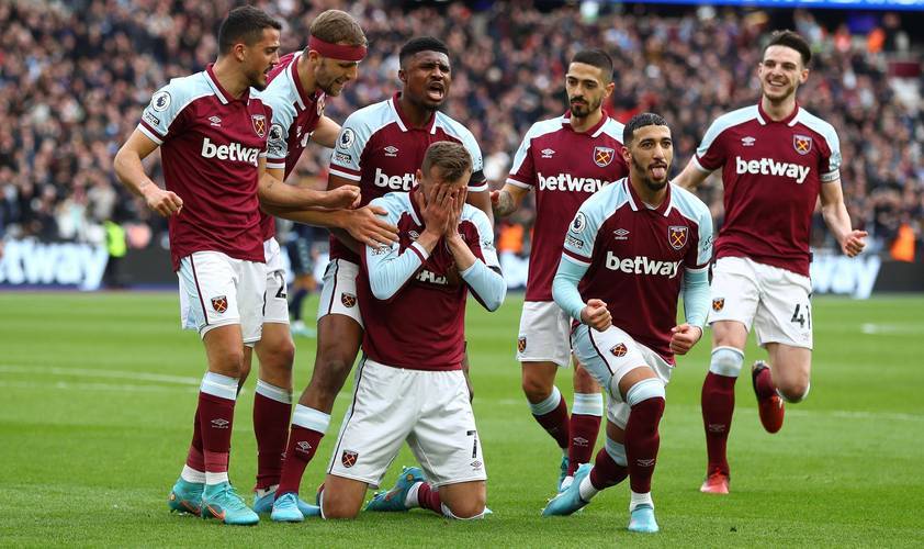 单节41分+21-0攻击波！库里31分带队血洗爵士，勇士终结三连败重返西部前八