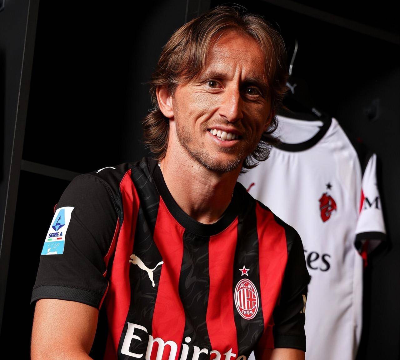 赖因德斯：米兰今年有机会争冠；未来是否会回归？回头见吧